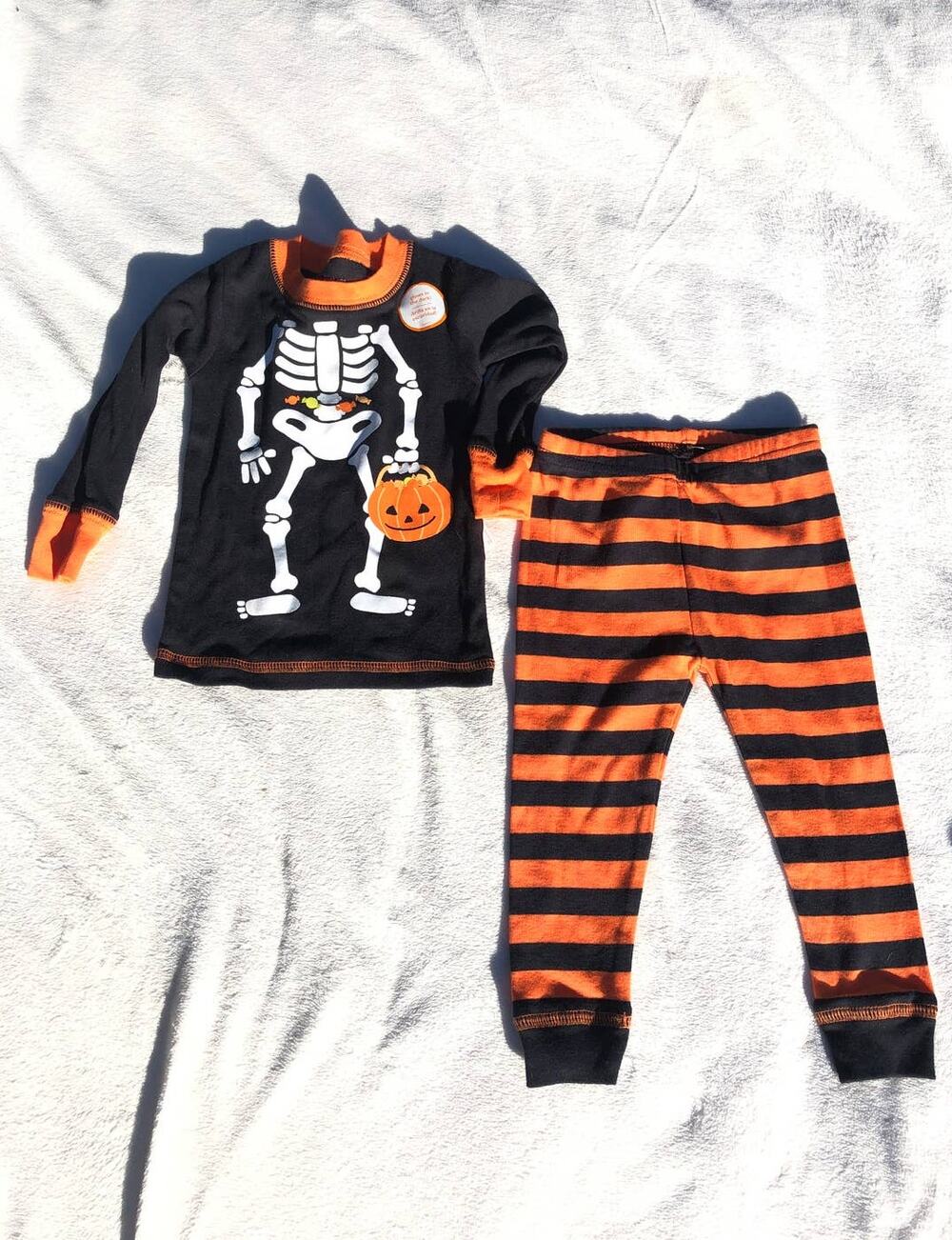 CARTERS HALLOWEEN KIDS GLOW IN THE DARK PAJAMAS SIZE 12M